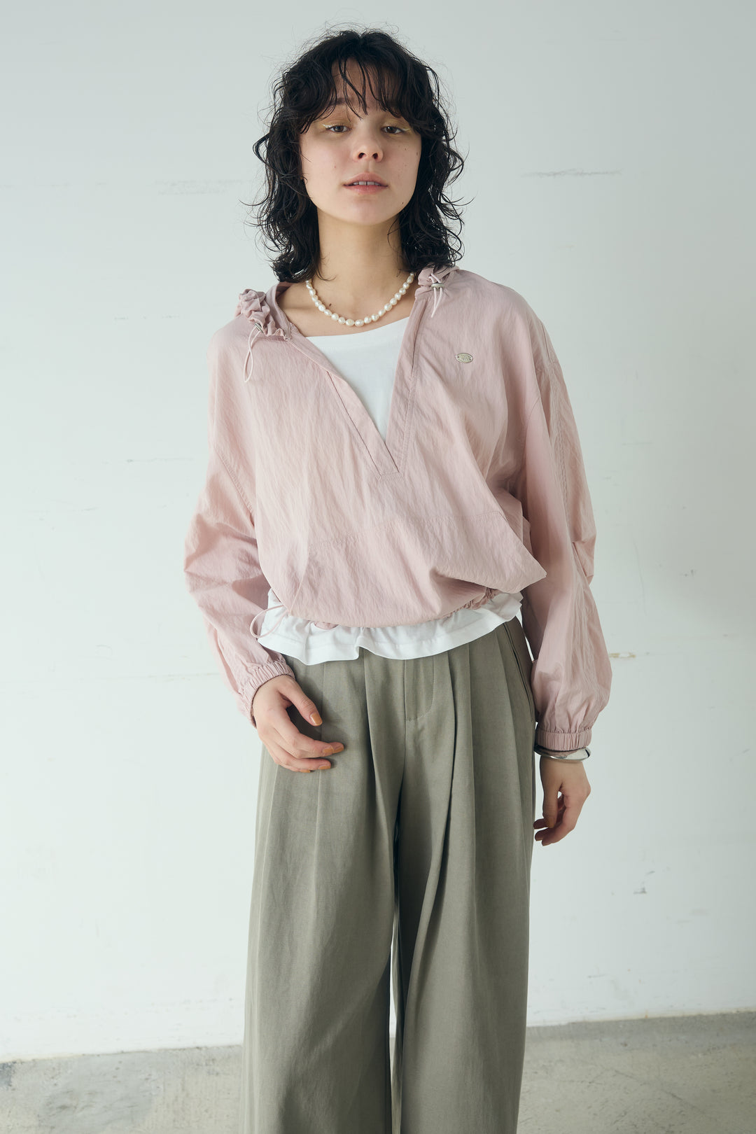 [SET]レイヤードデザインフーディートップス+サイド調整ベルトタックパンツ(2set)