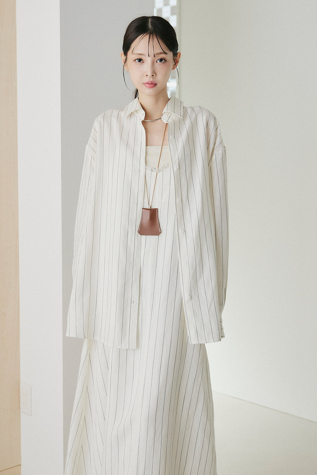 [SET]麻混バックツイストピンストライプシャツ+サテンレース切り替えタックパンツ(2set)