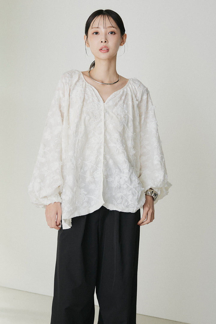麻混総レース刺繍ボタンブラウス