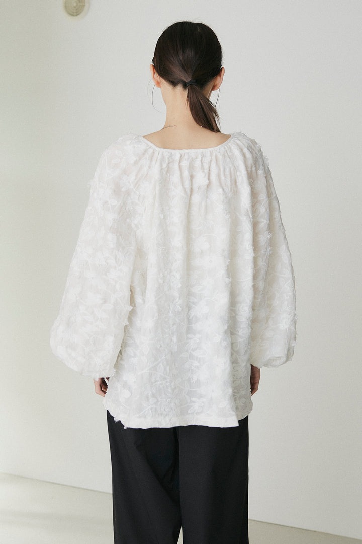 麻混総レース刺繍ボタンブラウス