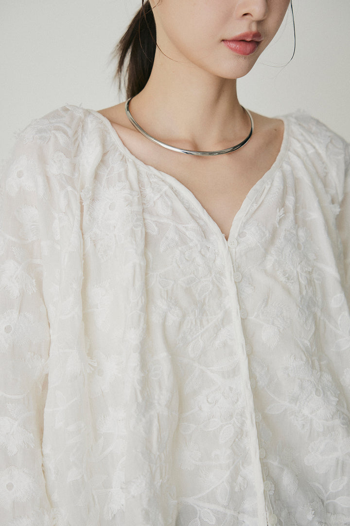 麻混総レース刺繍ボタンブラウス