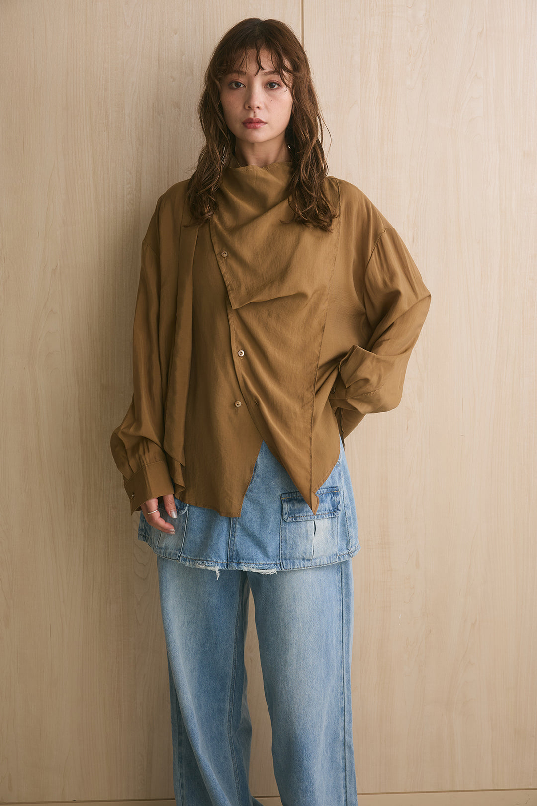 アシンメトリーネックデザインシャツ