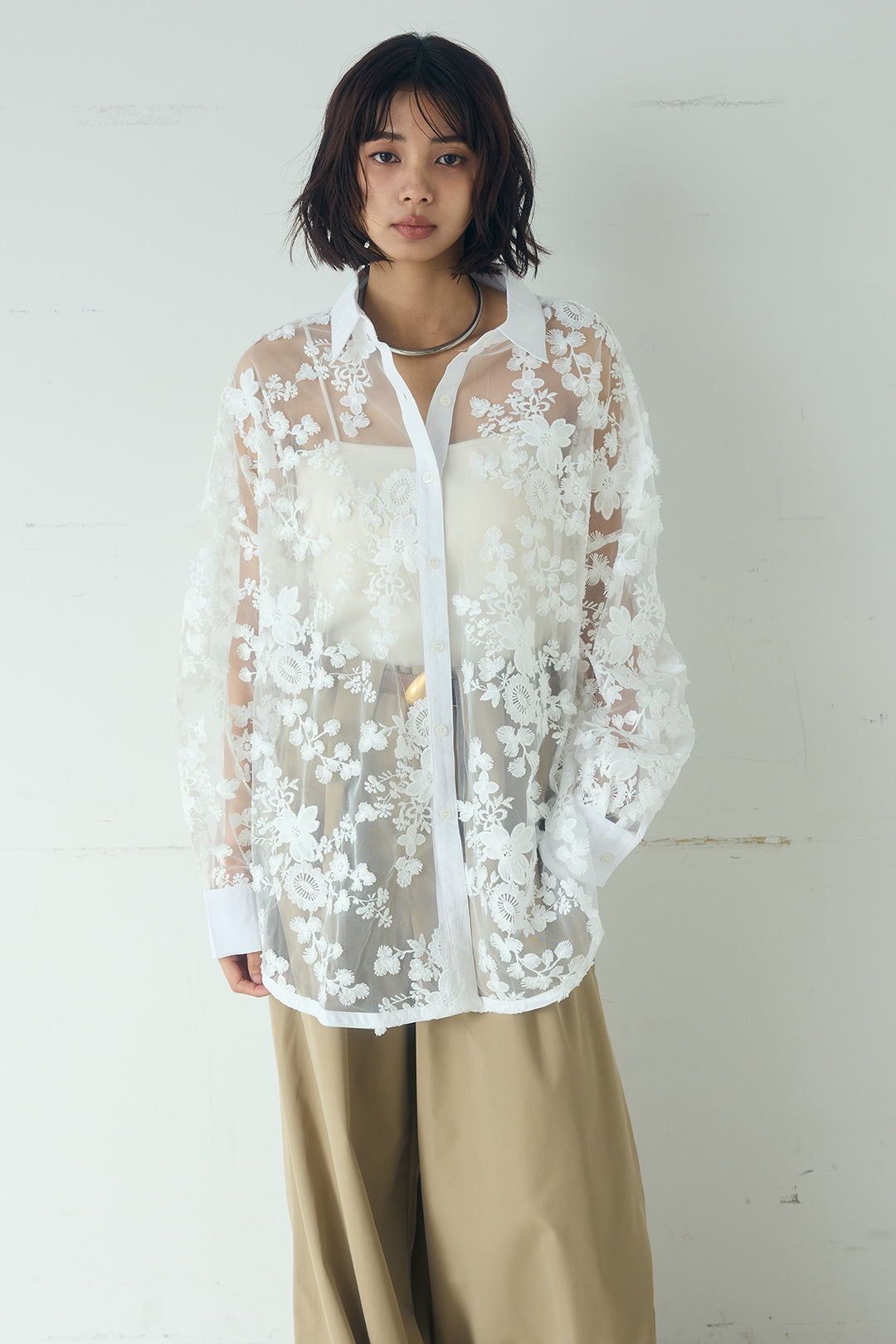 立体フラワー刺繍レースシャツ