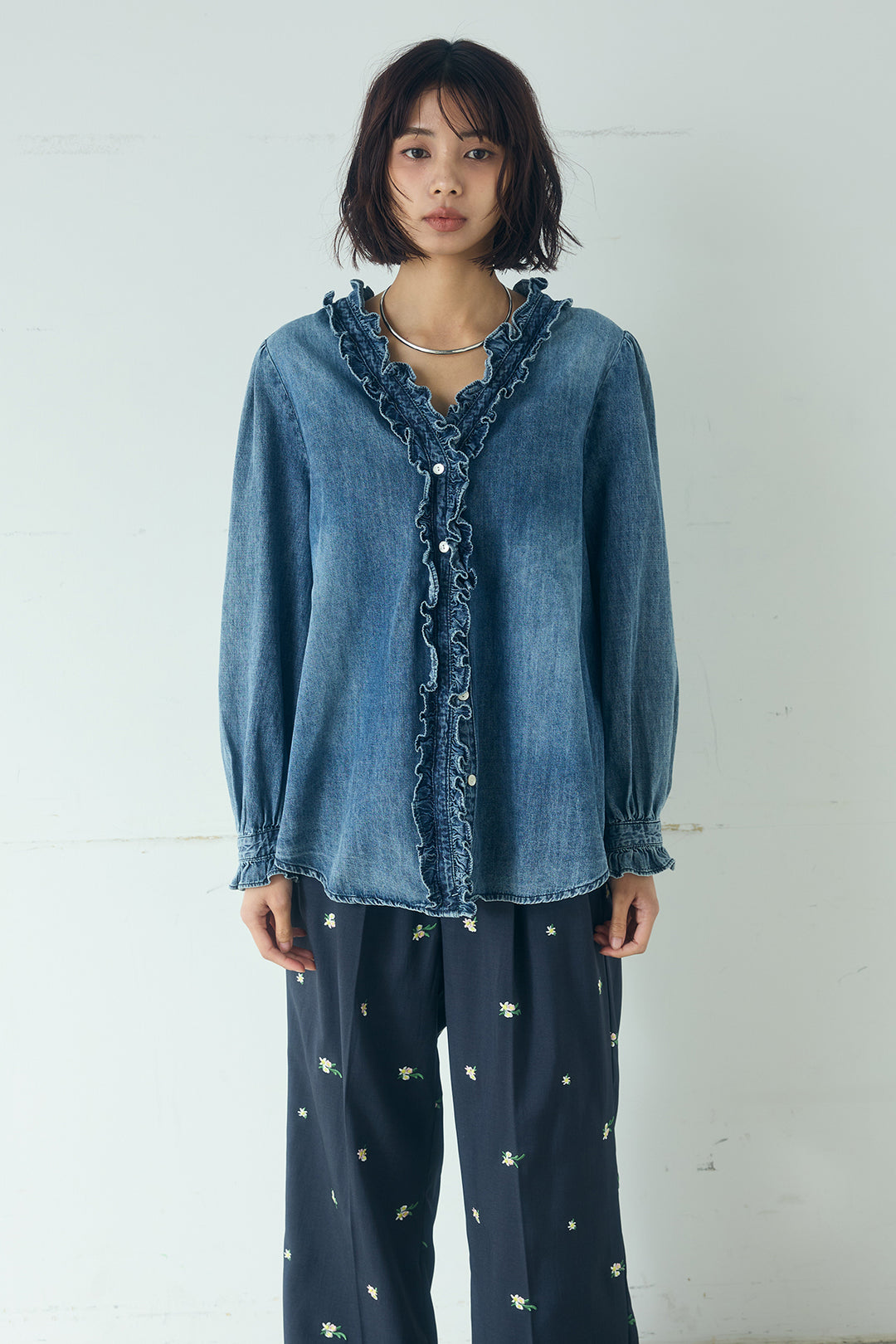 Vネックデニムフリルトップス