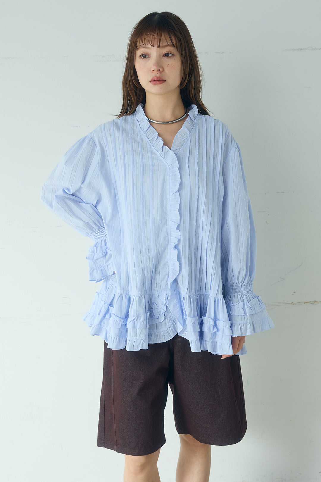 Vネックランダムフリルブラウス
