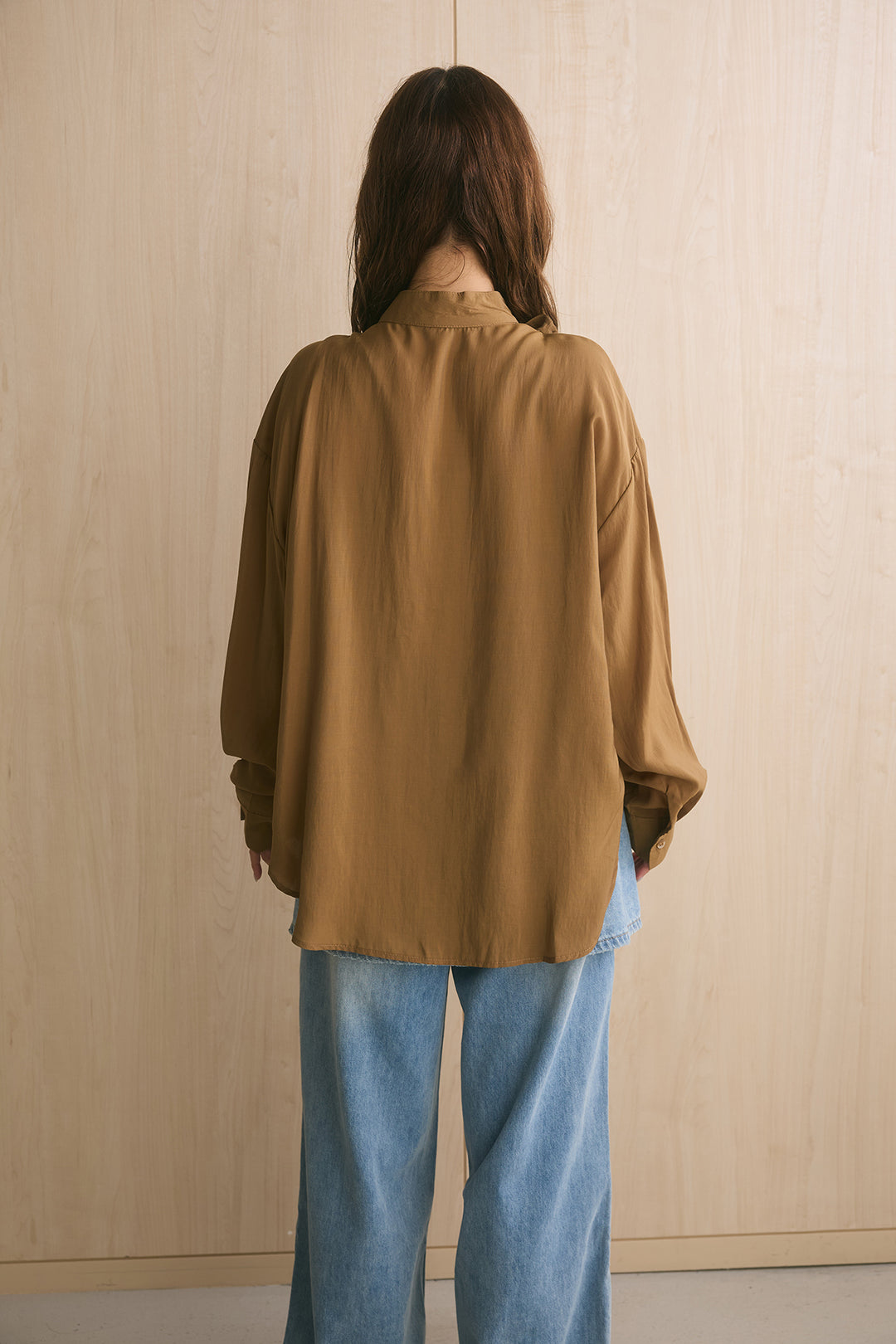 アシンメトリーネックデザインシャツ