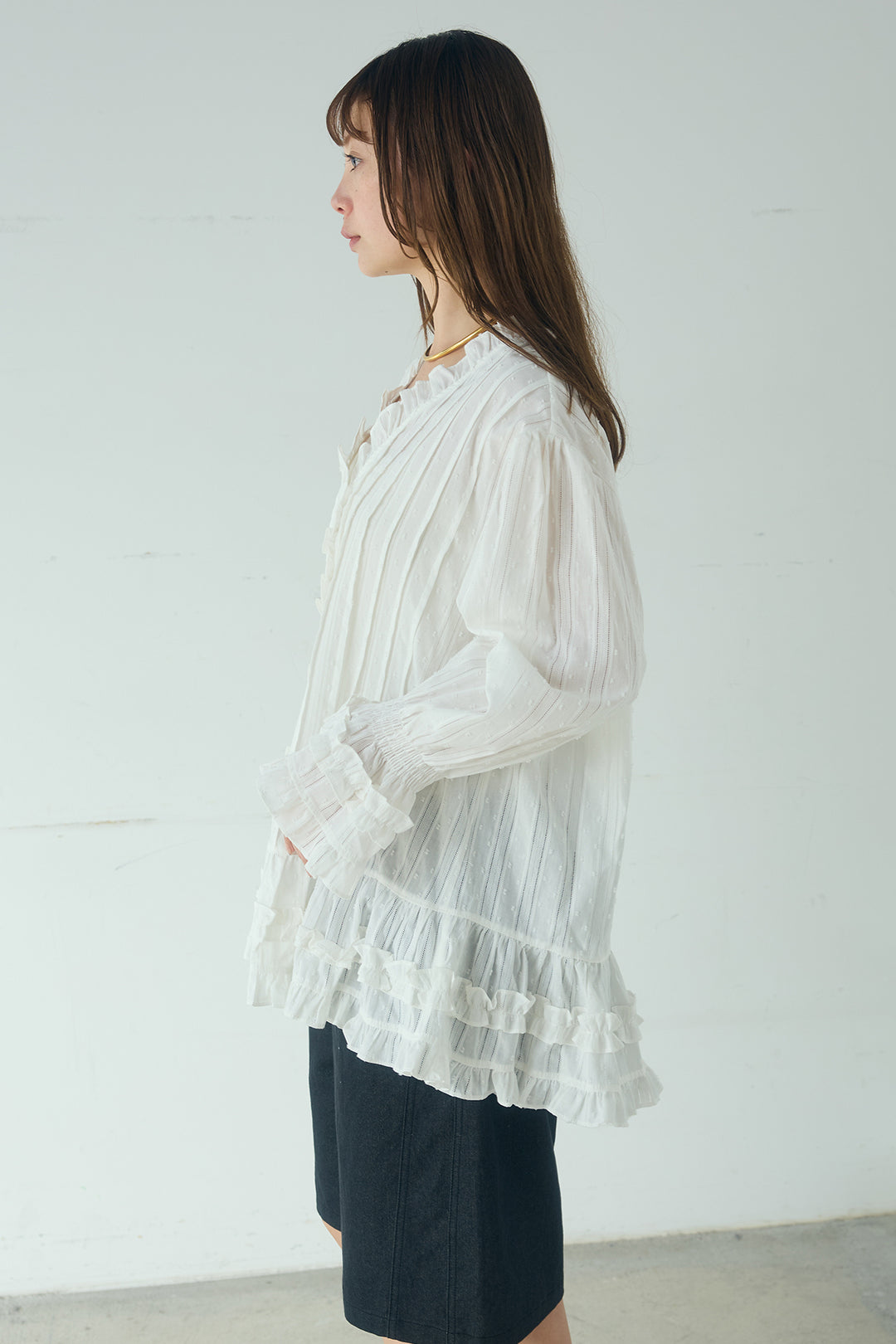 Vネックランダムフリルブラウス