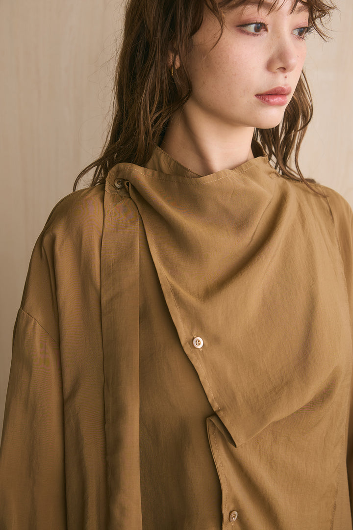 アシンメトリーネックデザインシャツ