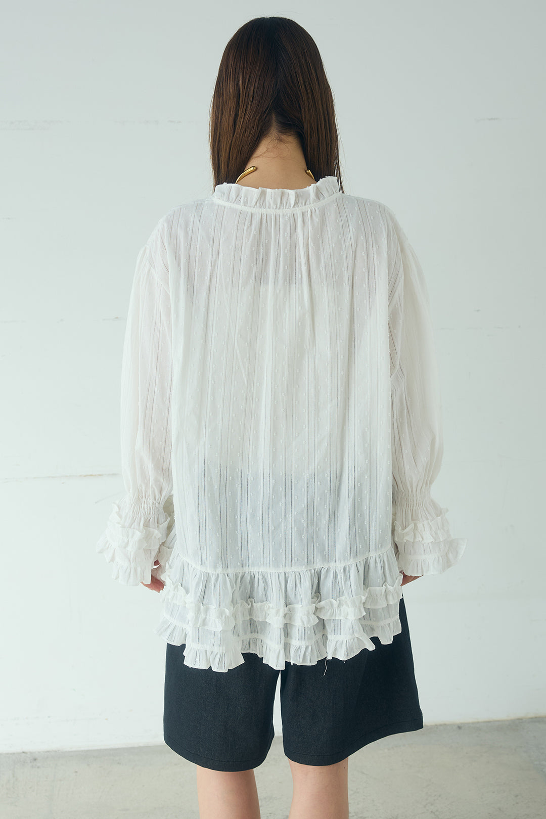 Vネックランダムフリルブラウス