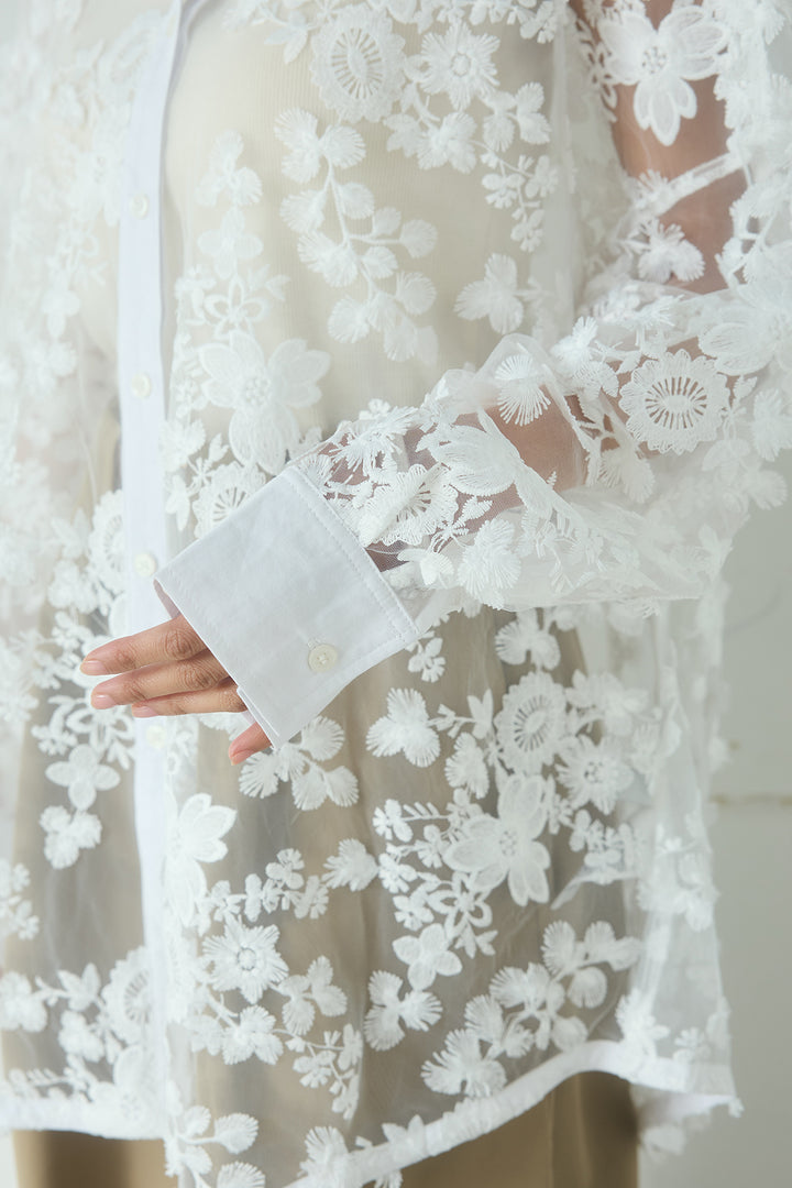 立体フラワー刺繍レースシャツ