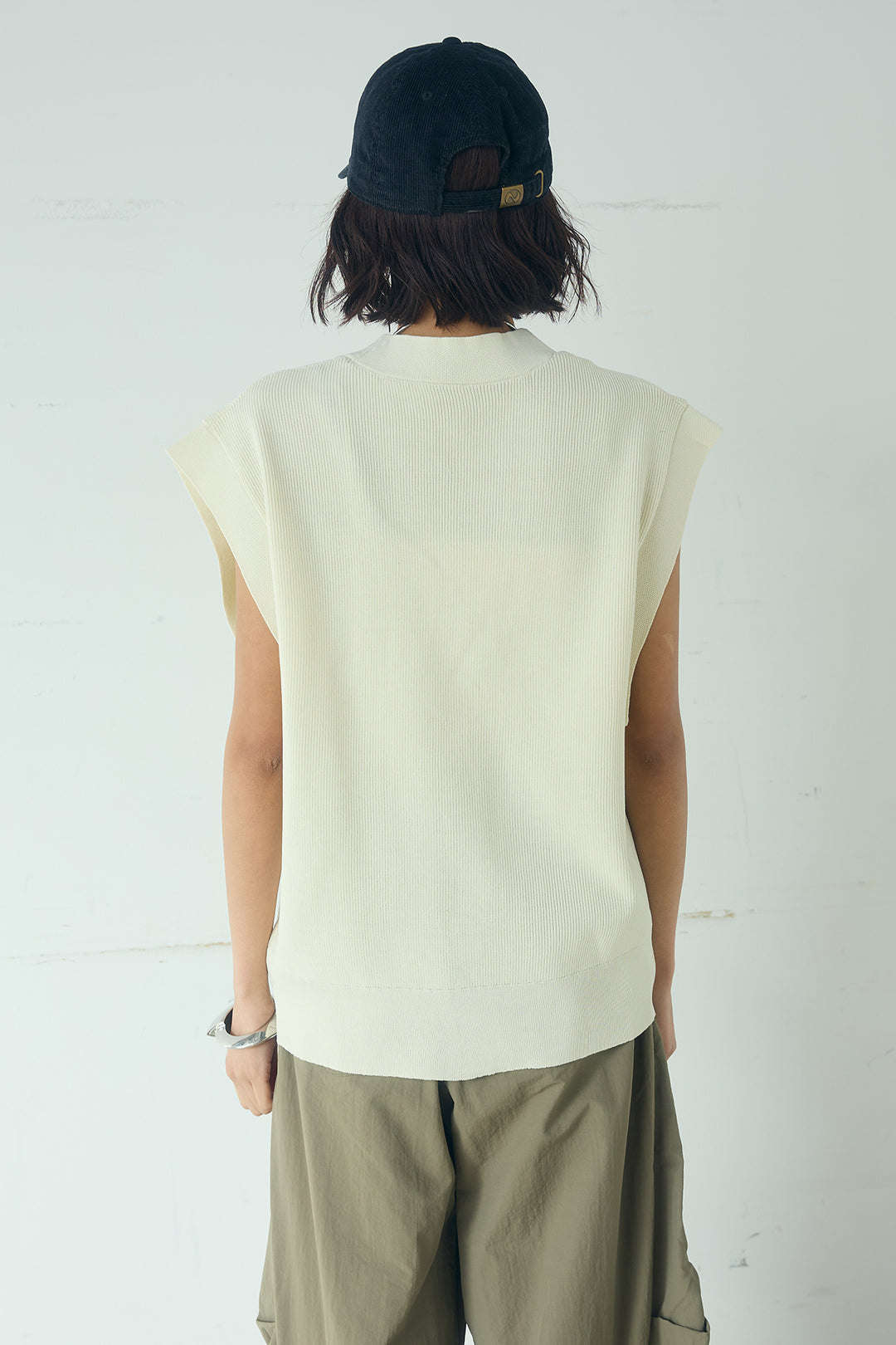 ポリウーリーメタルボタンベスト