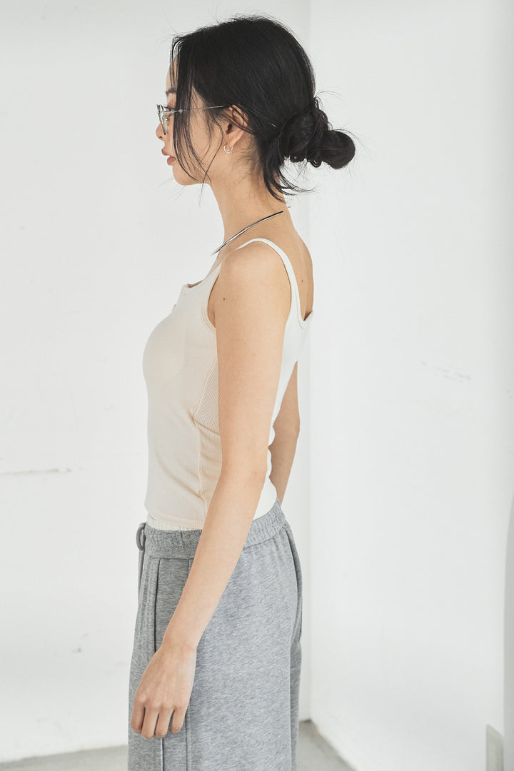 カップ付きリブニットタンクトップ