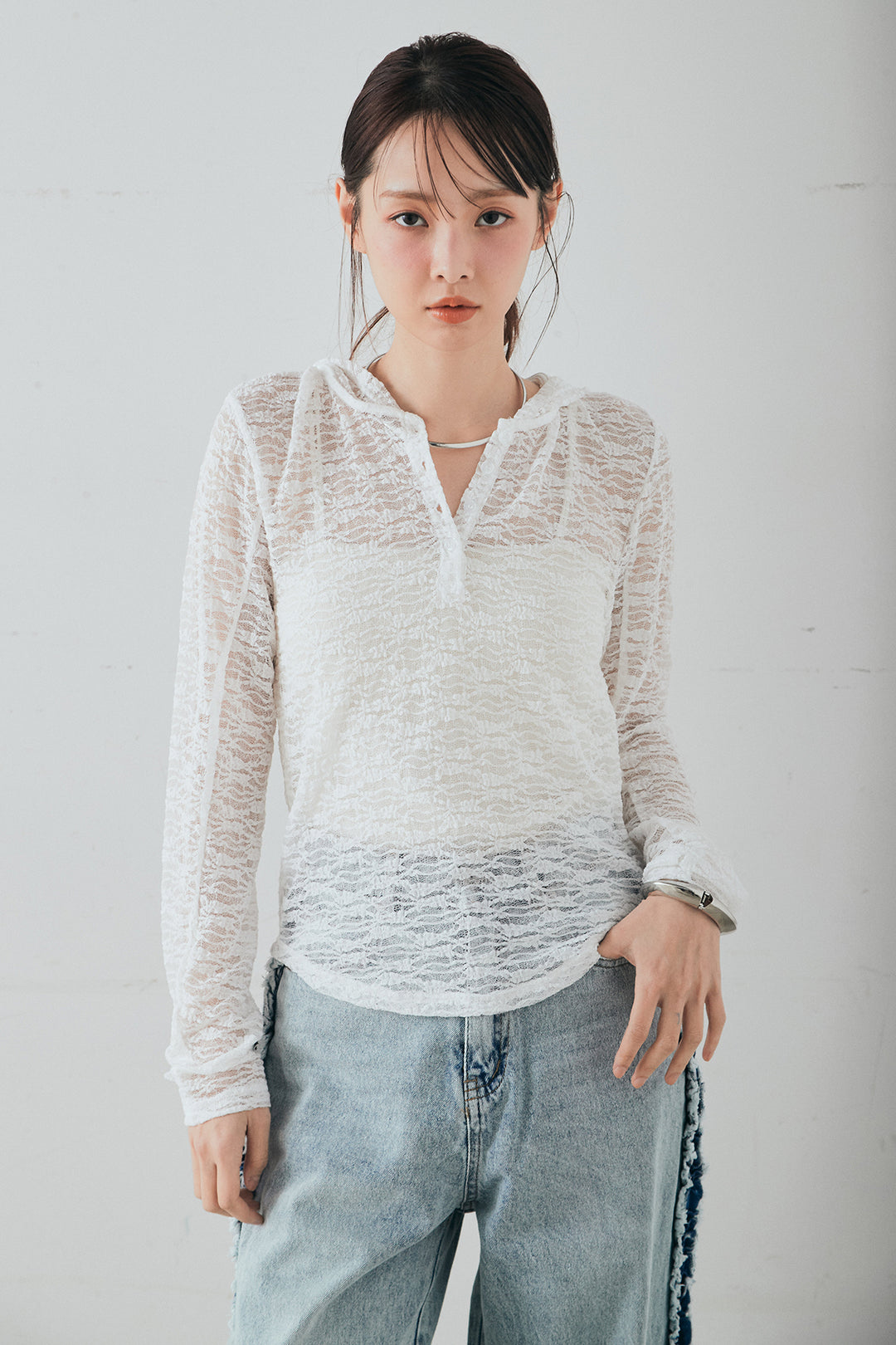 [SET]袖シャーリング裾フリルデニムブルゾン+デニムサイドフリルパンツ+ストレッチレースフーディサムホールプルオーバー(3set)