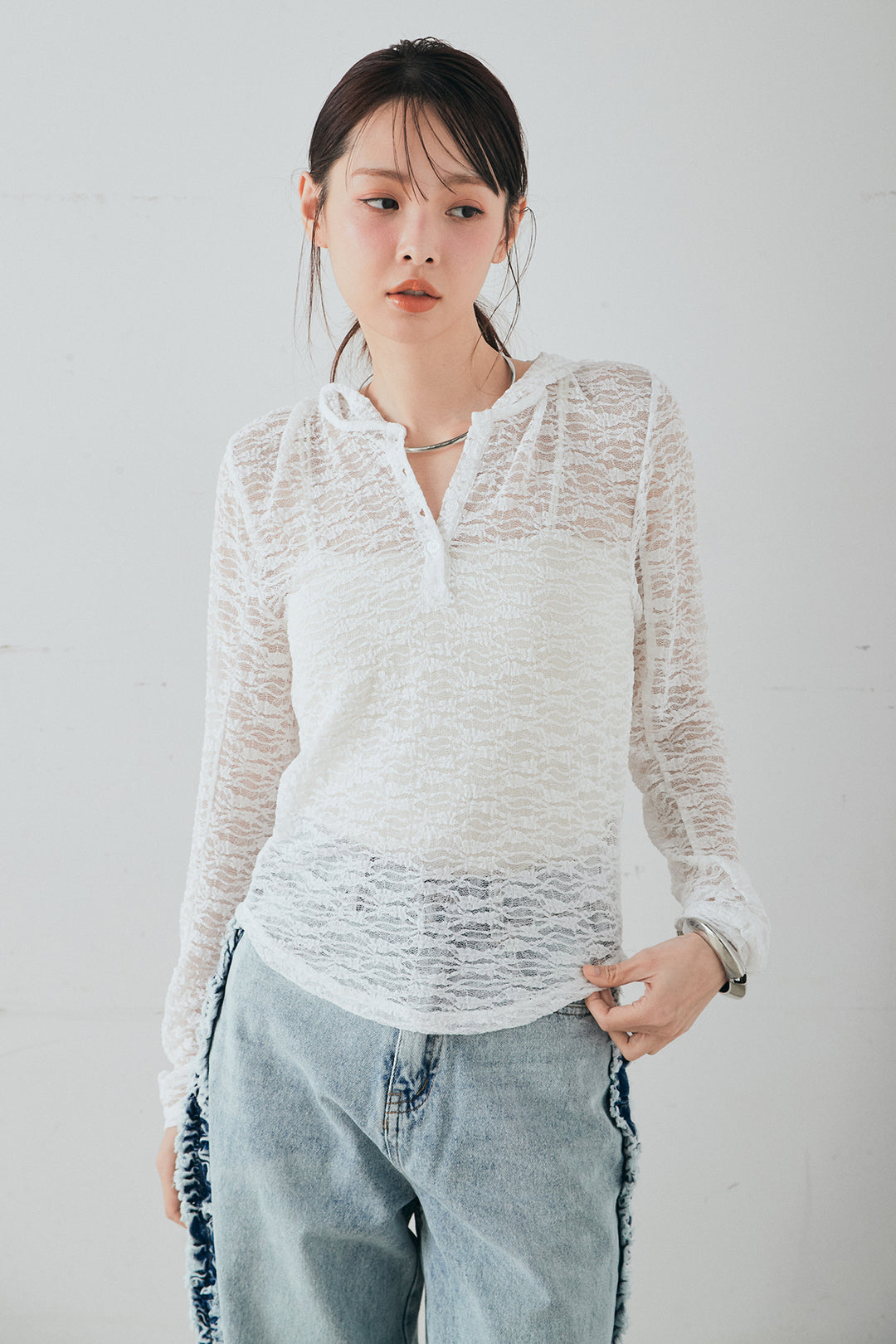 [SET]袖シャーリング裾フリルデニムブルゾン+デニムサイドフリルパンツ+ストレッチレースフーディサムホールプルオーバー(3set)