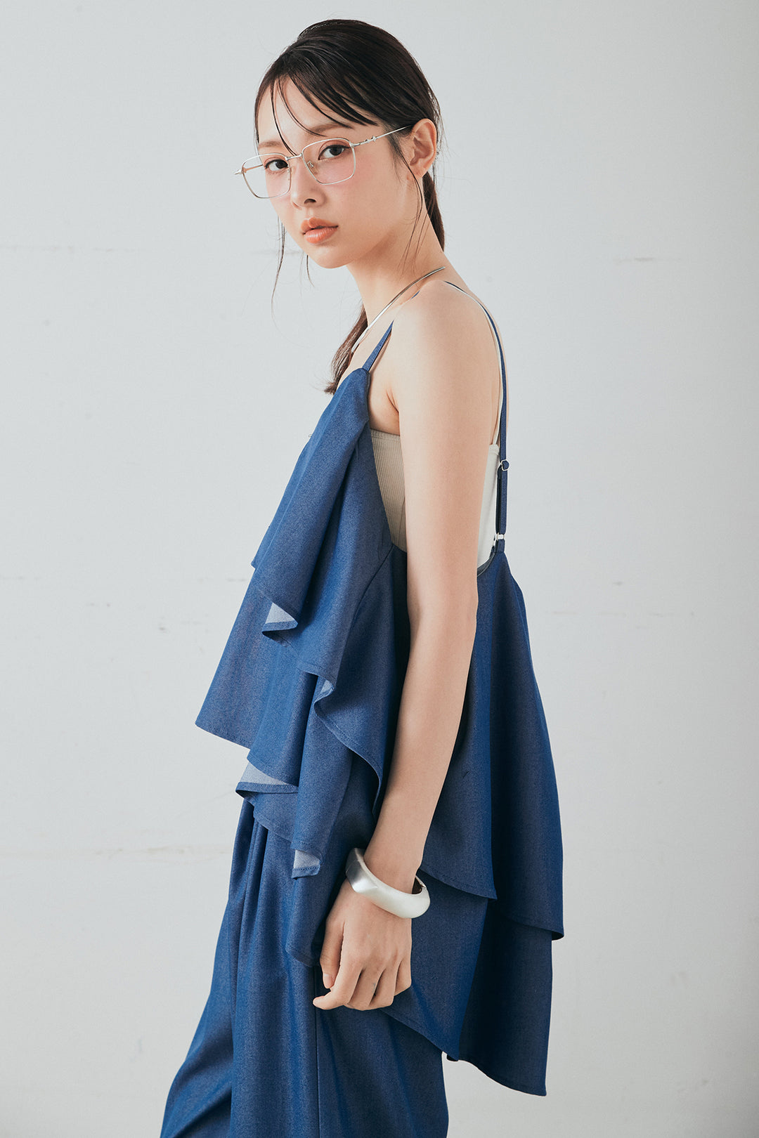 [SET]オーバーデニムジャケット+デニムライクツイルタックパンツ+デニムライクツイルティアードキャミソール(3set)