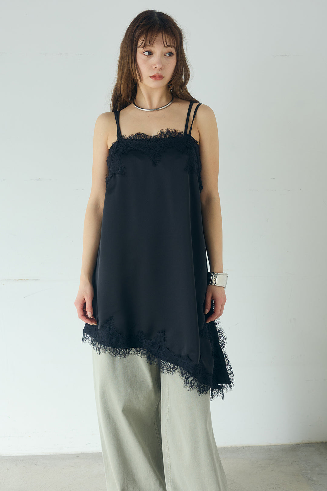 [SET]リネンライクストライプテーラードジャケット+リネンライクストライプタックイージーパンツ+サテンレースアシメキャミ(3set)