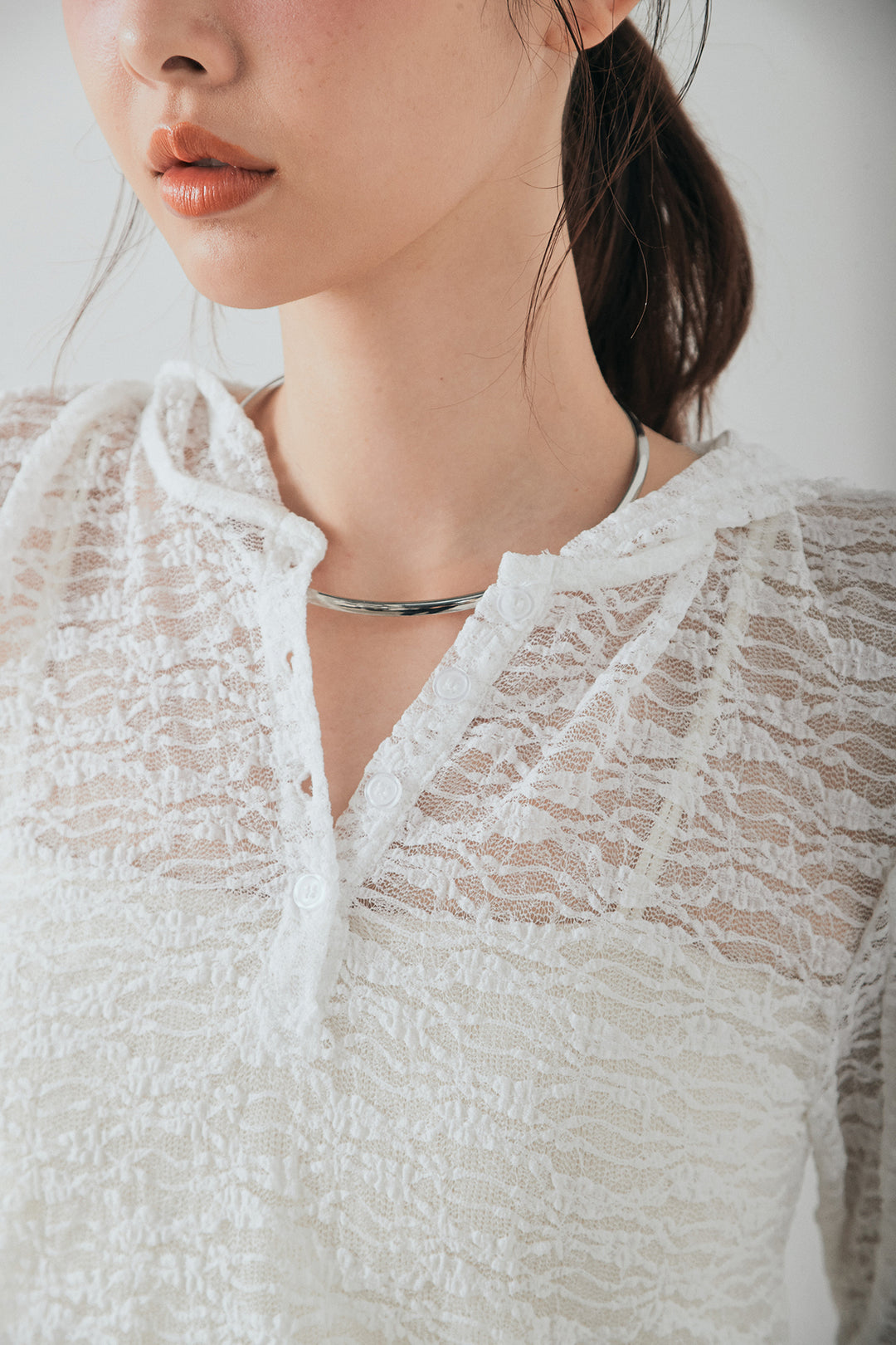 [SET]袖シャーリング裾フリルデニムブルゾン+デニムサイドフリルパンツ+ストレッチレースフーディサムホールプルオーバー(3set)