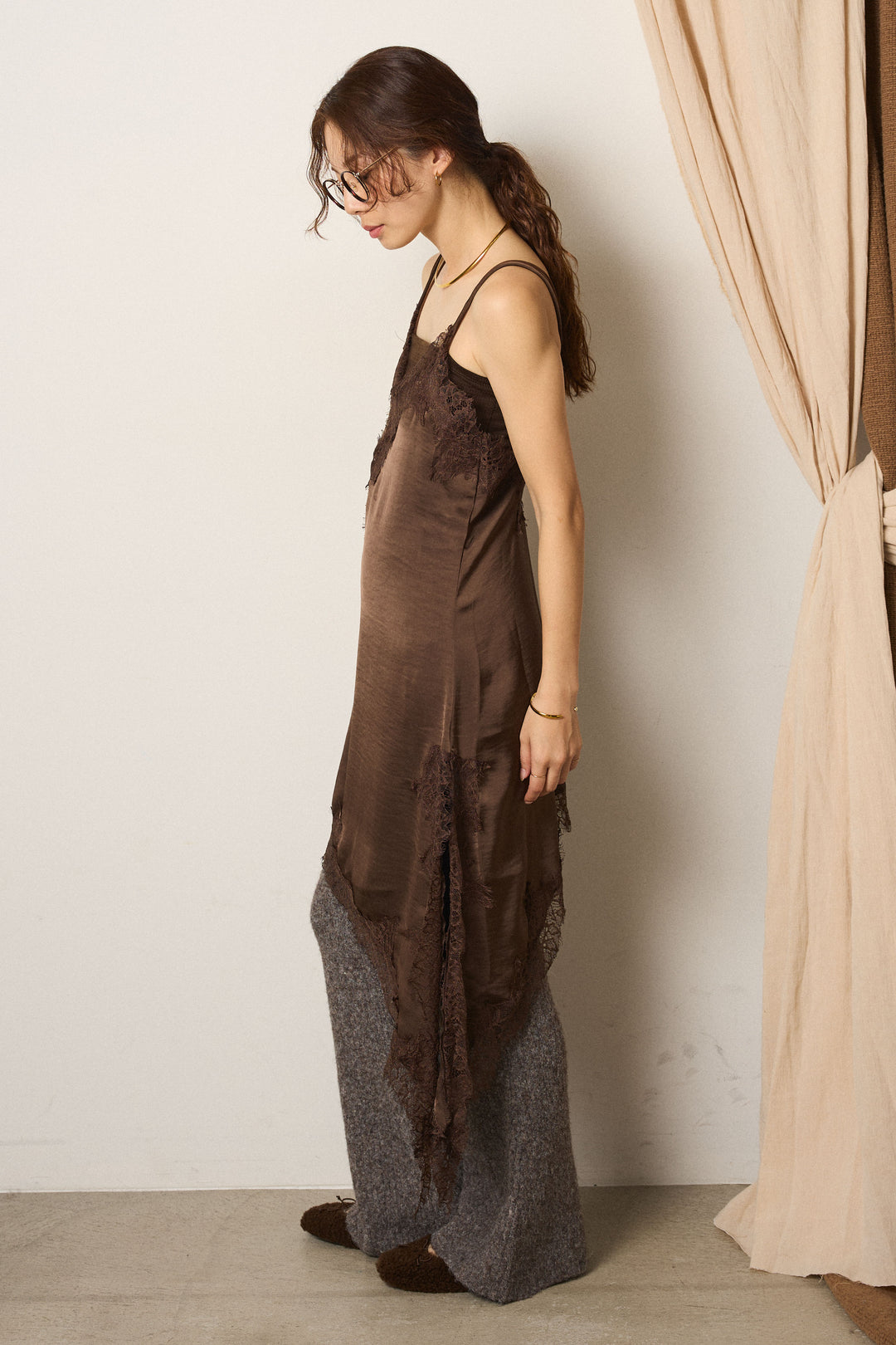 [SET]ルーズVネックボーダーニットトップス+レースドッキングサテンキャミソール(2set)