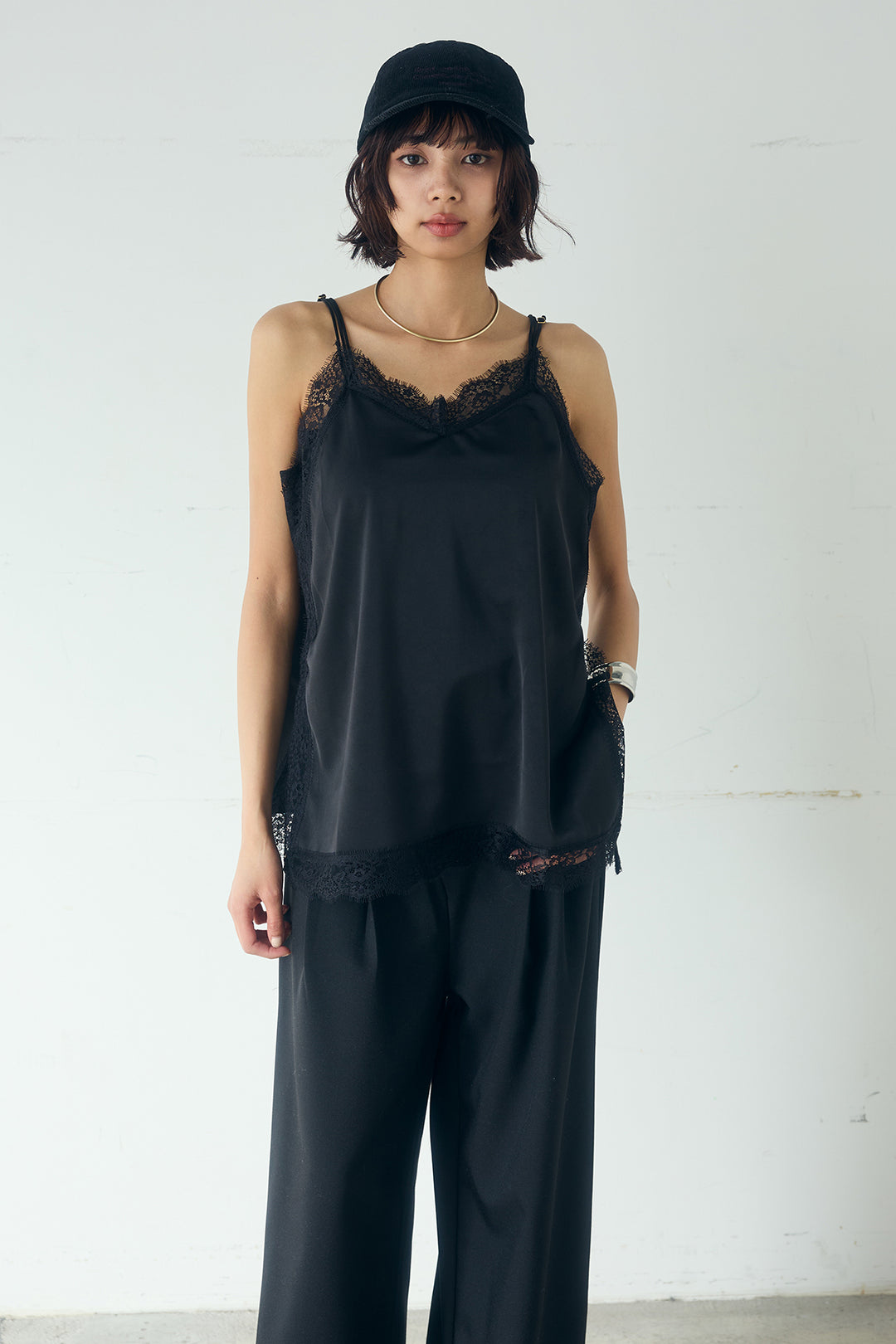 [SET]スポンディッシュBIGボタンクルーネックカーディガン+撥水ジョガーパンツ+ブロード切り替えぺプラムタンク(3set)