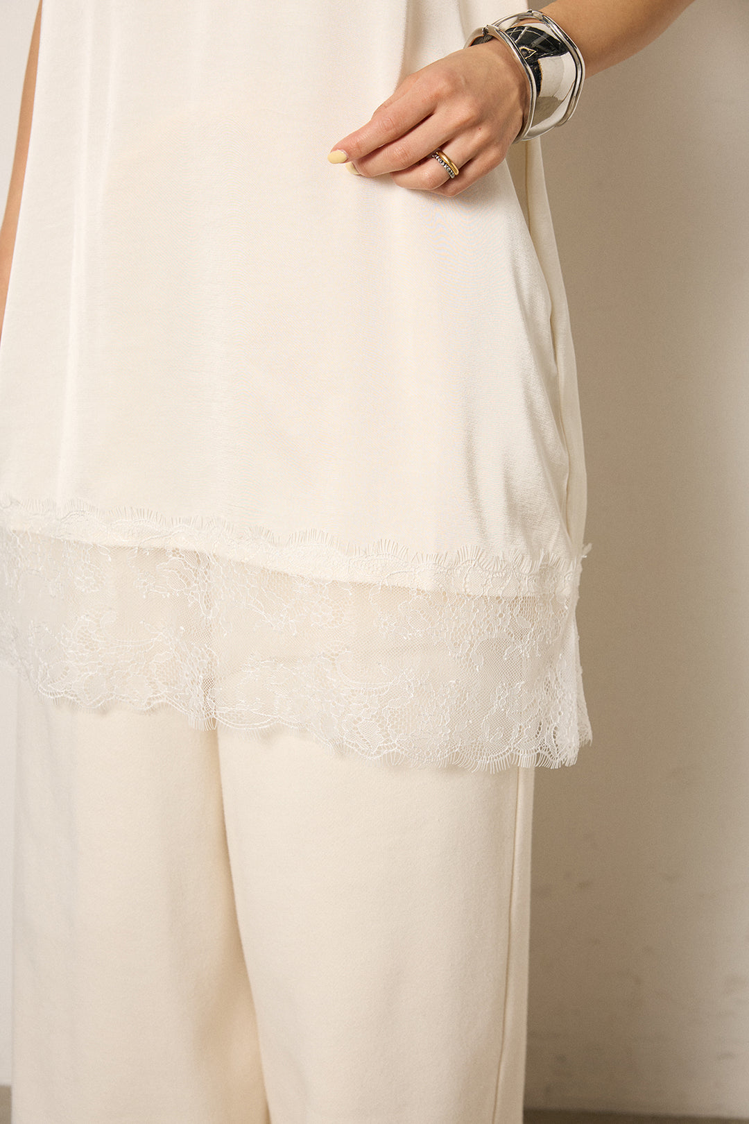 [SET]ルーズシャギーニットカーディガン+裏起毛スウェットワイドパンツ+レース切り替えキャミソール(3set)