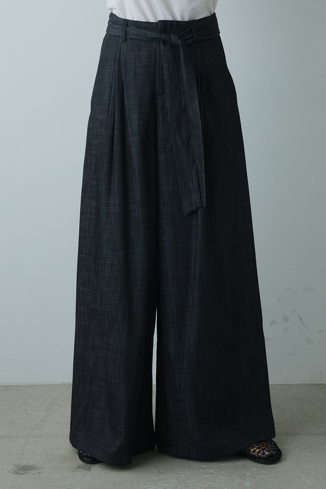 太紐ベルト付きワイドパンツ