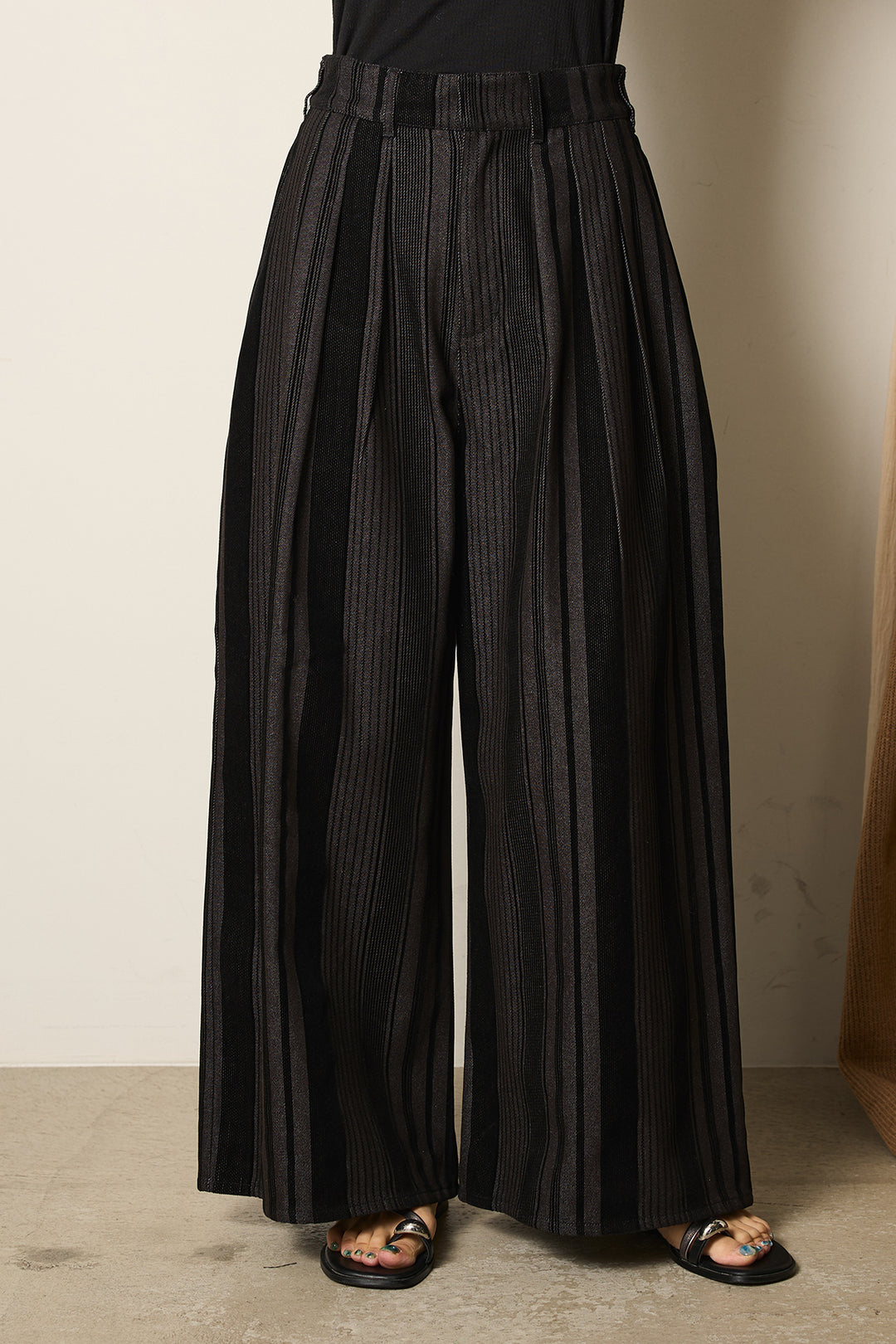 ランダムストライプ柄タックワイドパンツ