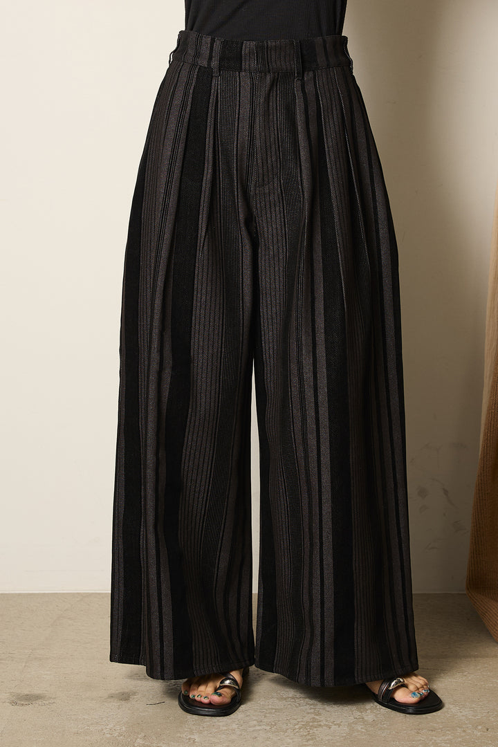 ランダムストライプ柄タックワイドパンツ