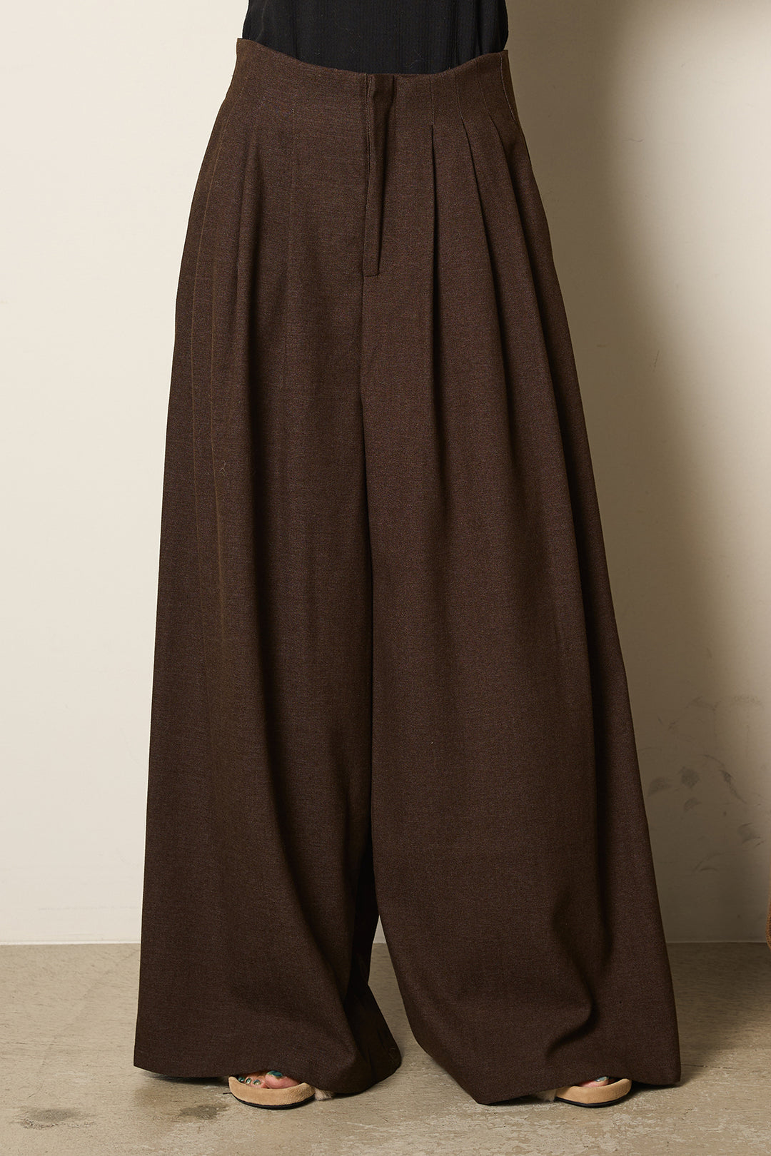 ワイドシルエットタックパンツ
