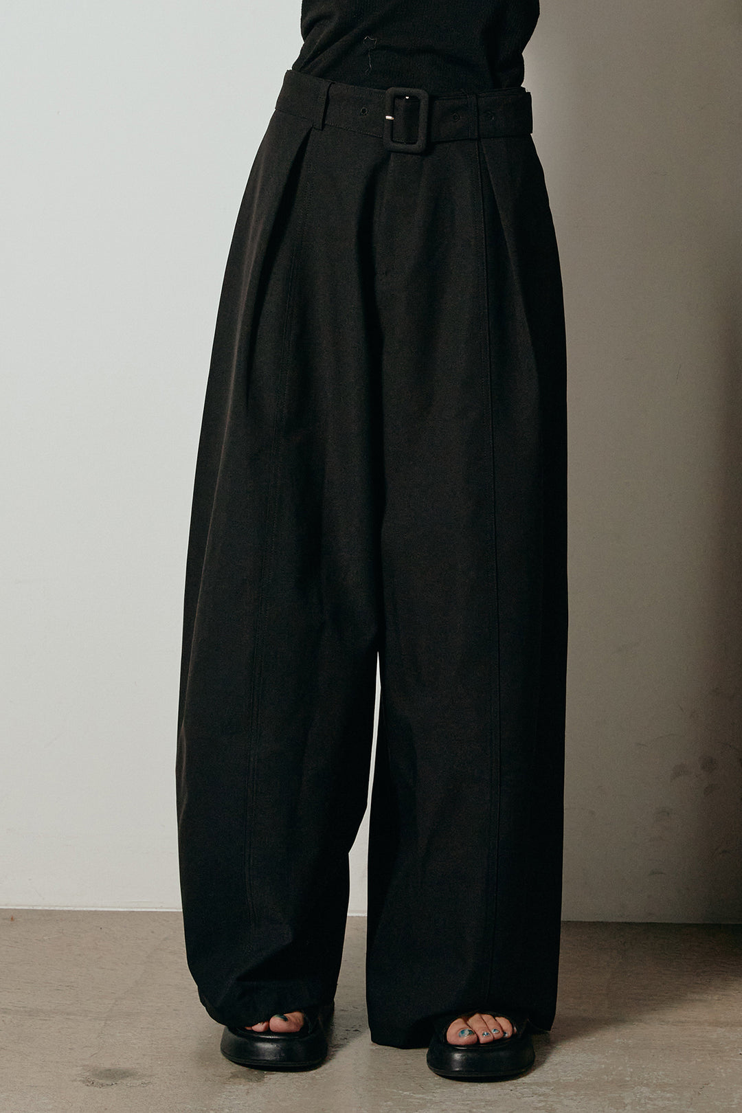 太ベルト付きタックワイドパンツ