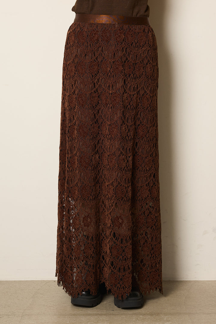 レース刺繍ロングスカート