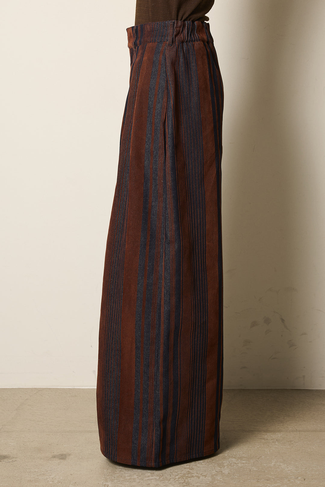 ランダムストライプ柄タックワイドパンツ