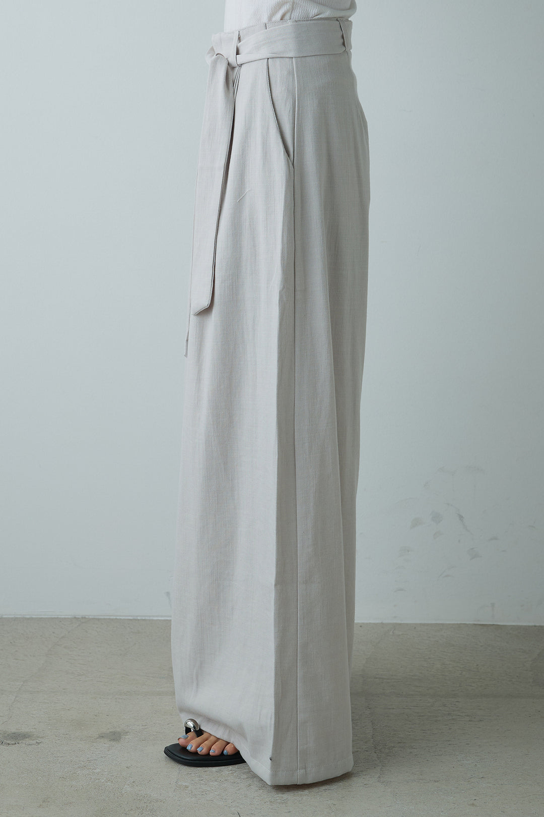 太紐ベルト付きワイドパンツ