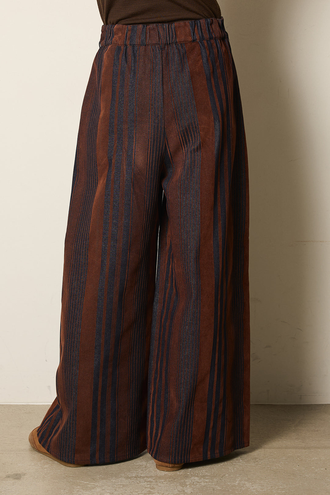 ランダムストライプ柄タックワイドパンツ