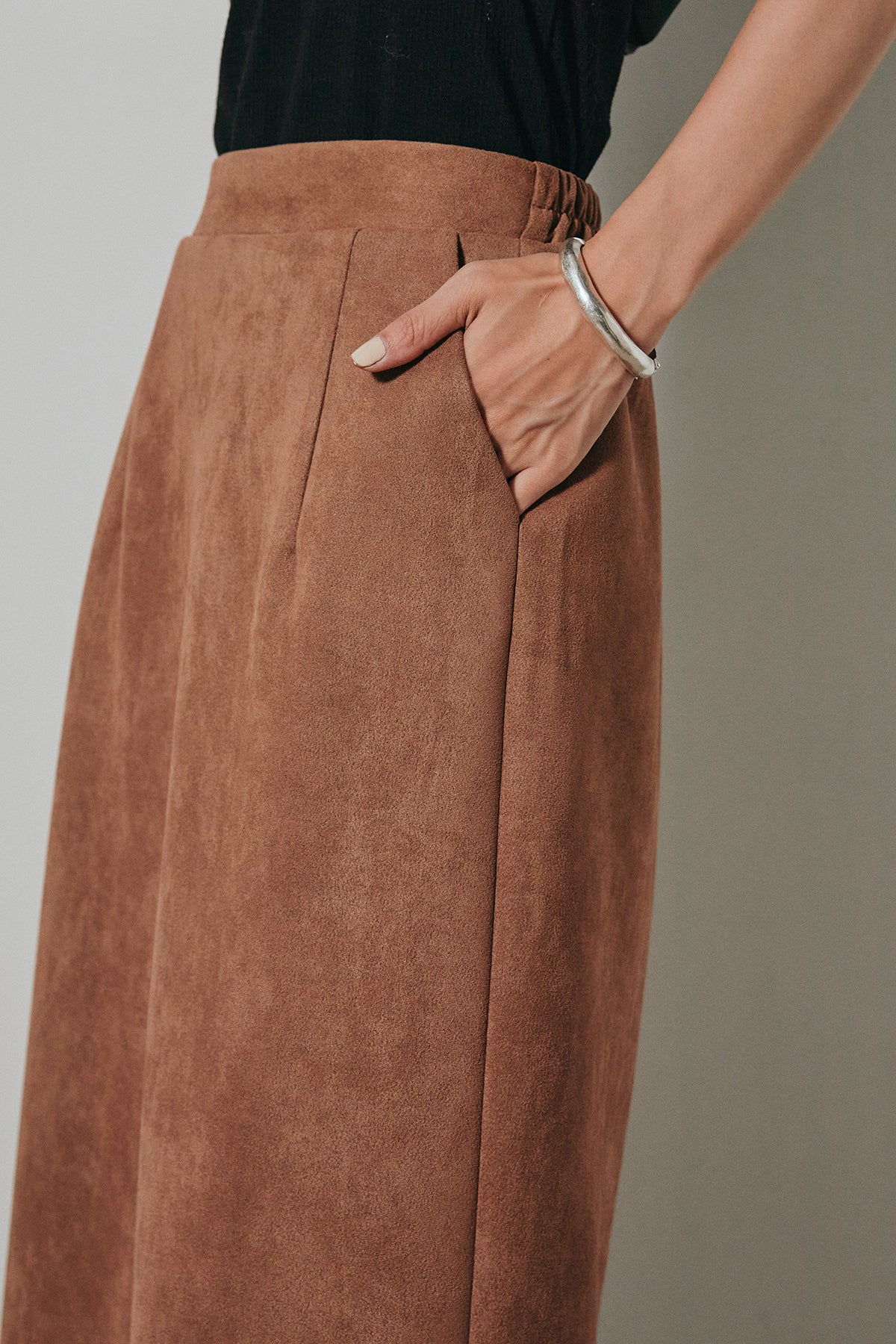 フェイクスウェードタイトスカート – ESICA