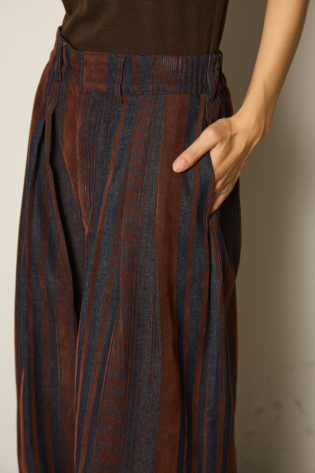 ランダムストライプ柄タックワイドパンツ