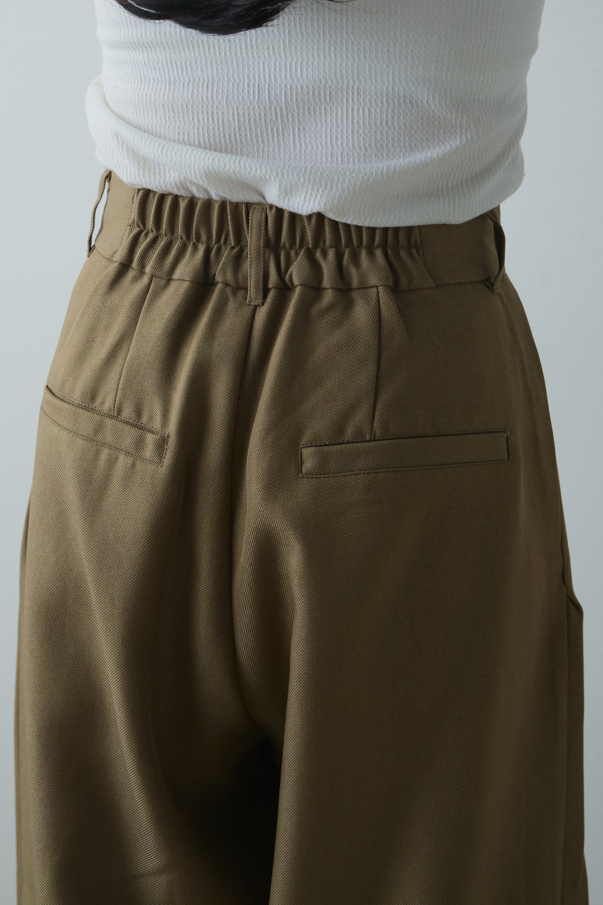 細ベルトデザインタックワイドパンツ – ESICA