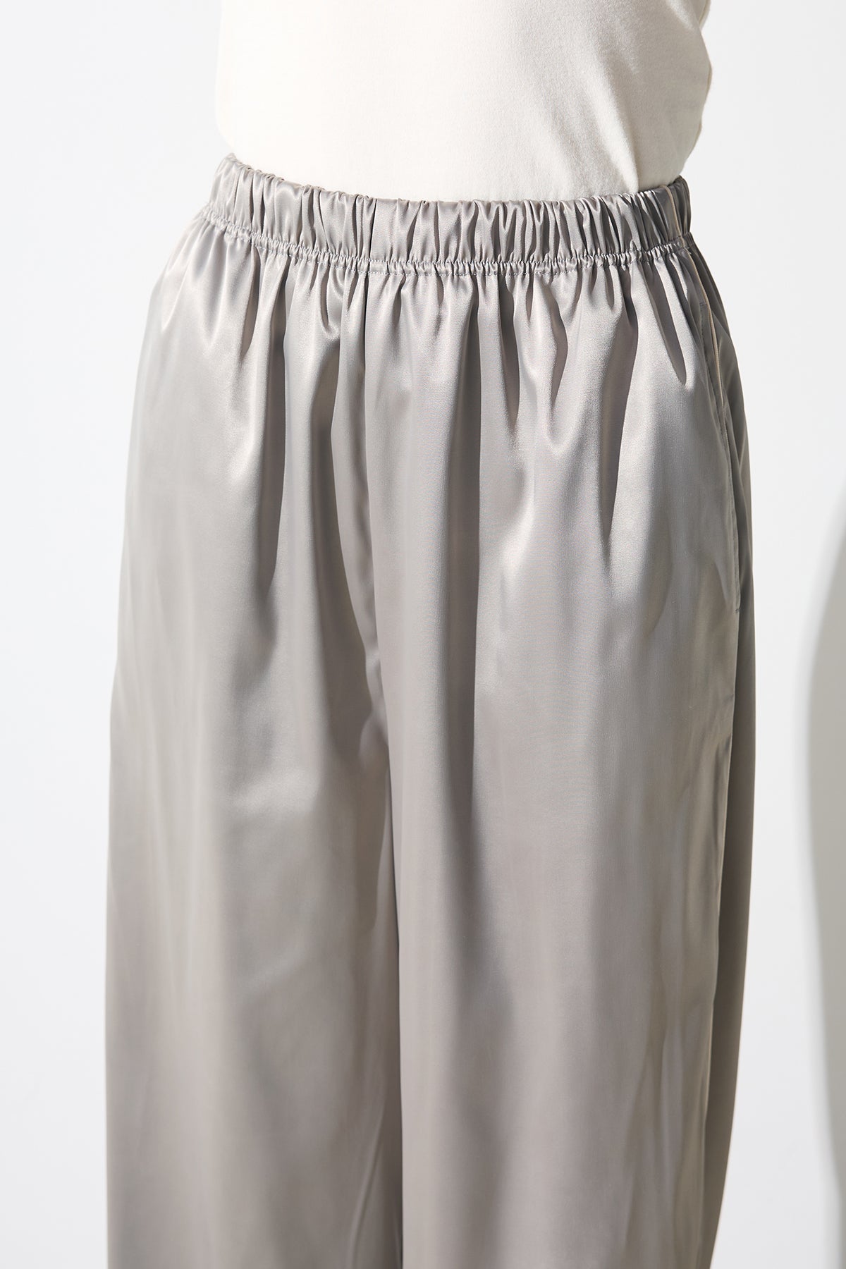 heve ベンツスリットサテンパンツ36 サテンハーフパンツ / GRACE CONTINENTAL | GRACE CONTINENTAL