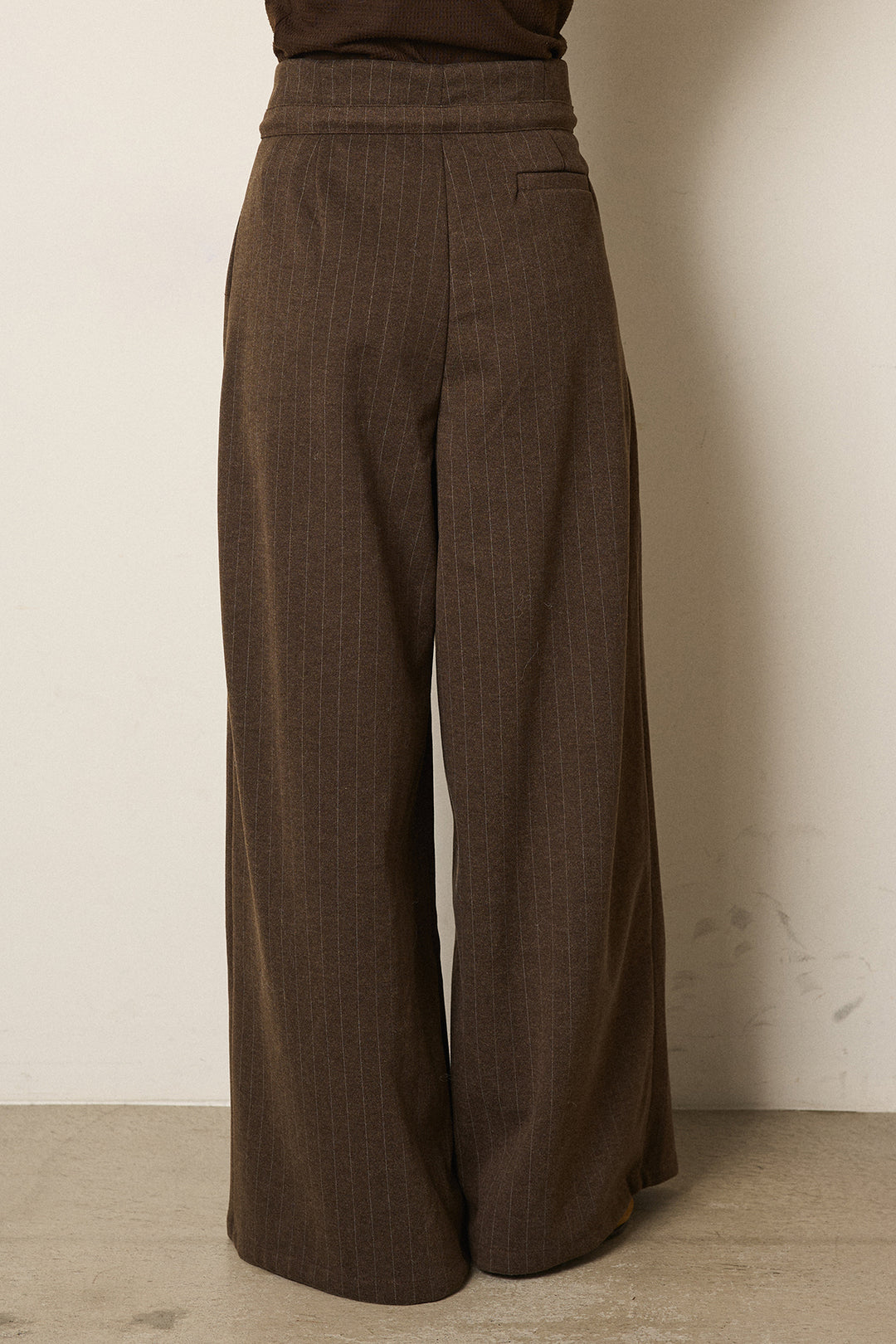 [SET]ボリューム編みニットプルオーバー+編みベルト付きピンストライプワイドパンツ(2set)