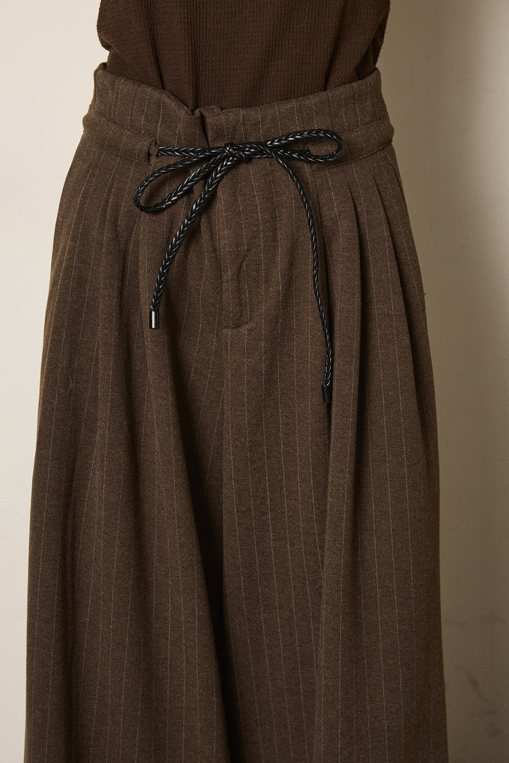 編みベルト付きピンストライプワイドパンツ