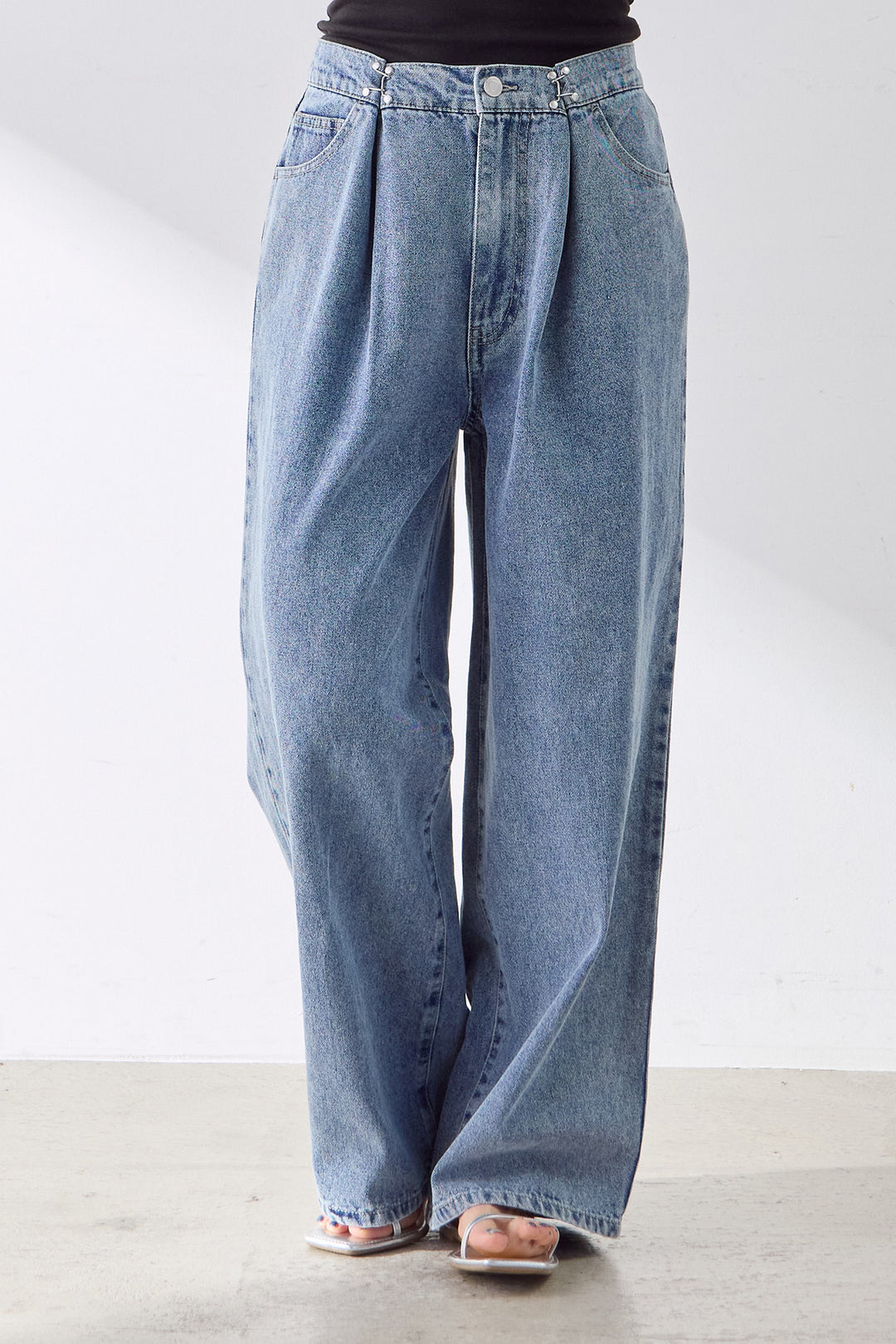 【即納】ホック付きタックデニムワイドパンツ