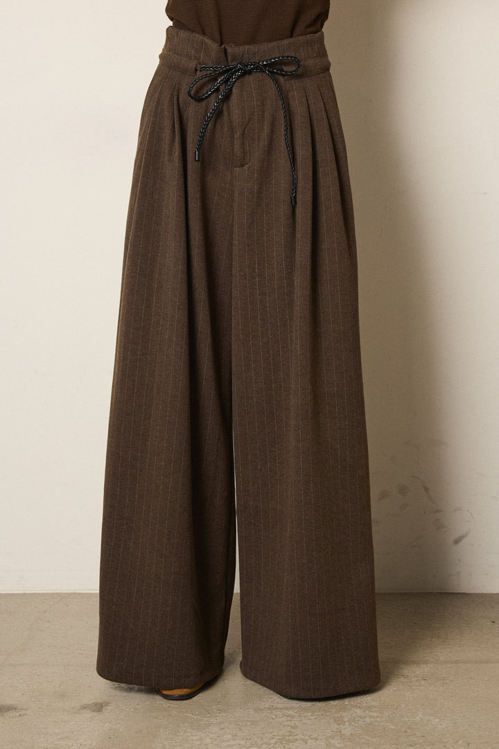 編みベルト付きピンストライプワイドパンツ