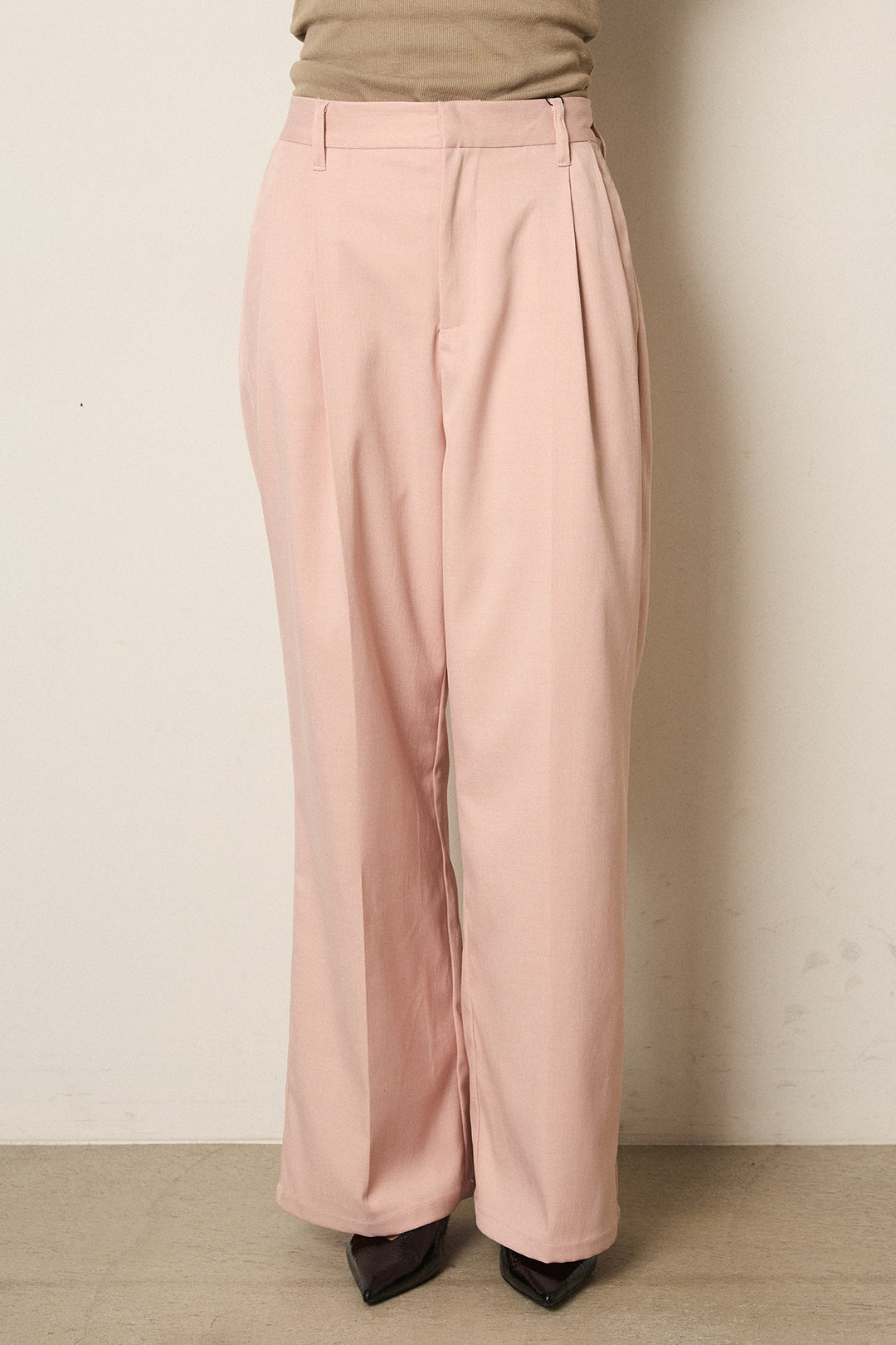 [SET]Vネックフリルカラーブラウス+ツイルスプリングカラータックパンツ+ストレッチレースクルーネックインナー(3set)