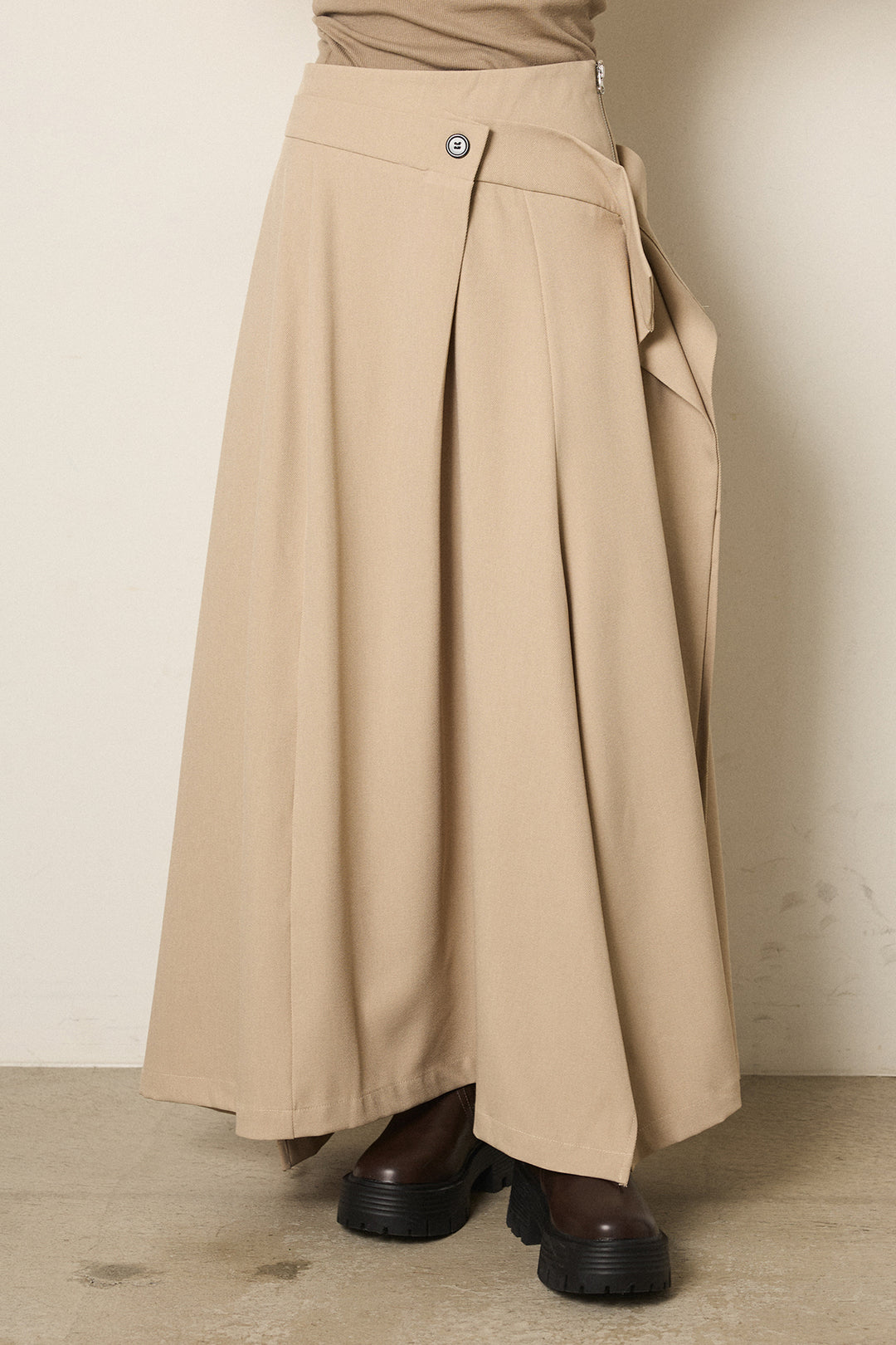 変形シルエットスカート