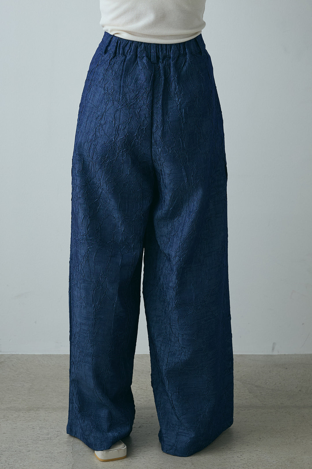 デニム風シワ加工パンツ