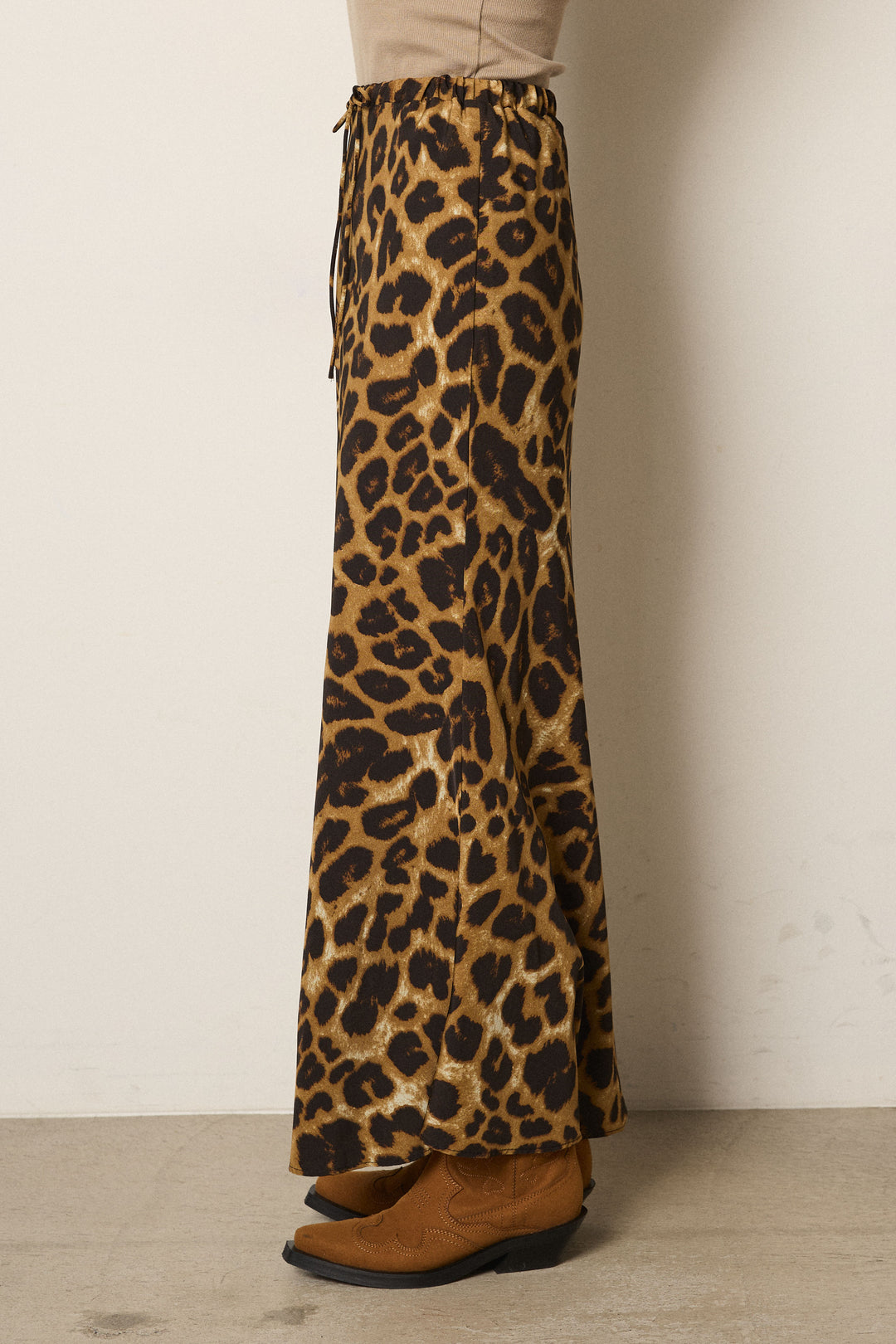 [SET]襟コーデュロイジップデニム調カバーオール+レオパードサテンナロースカート(2set)