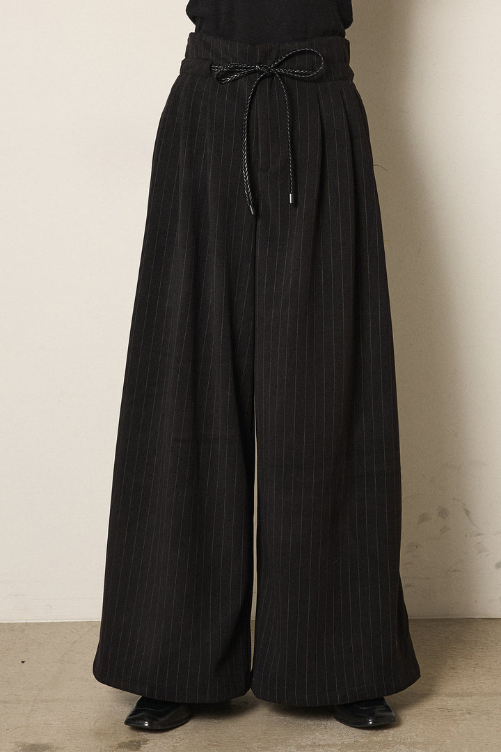 編みベルト付きピンストライプワイドパンツ