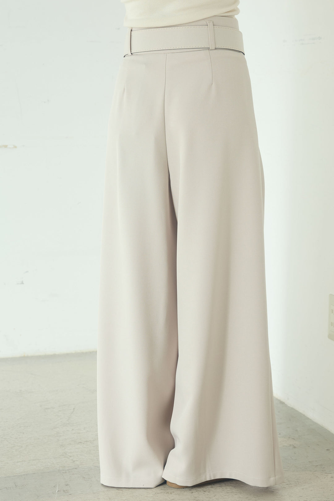 [SET]モチーフ付きシアーブルゾン+ベルト付きツータックワイドパンツ(2set)