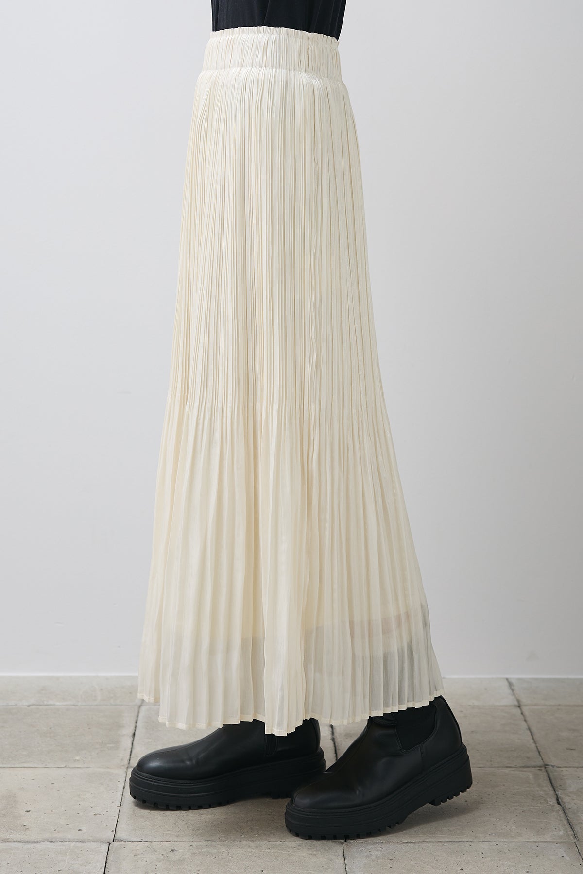 フィラメントサテン ランダムプリーツスカート – ESICA