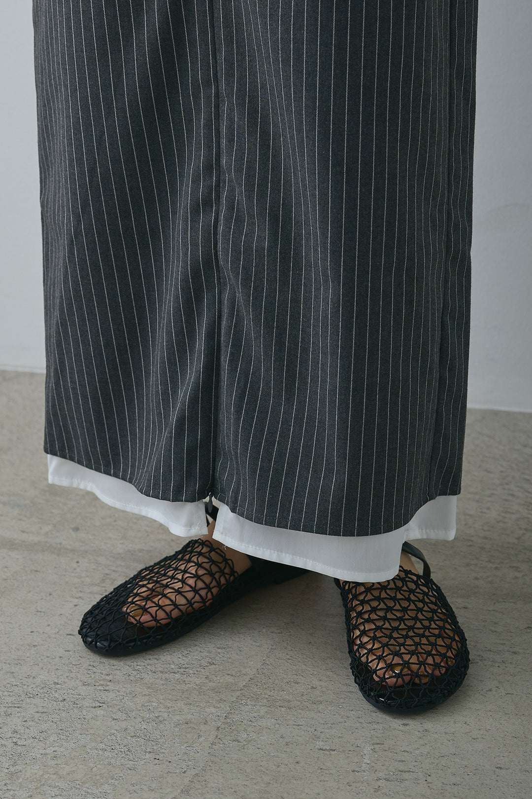 [SET]ホックビスチェ付きバンドカラーシャツ+ストライプストレートスカート(2set)
