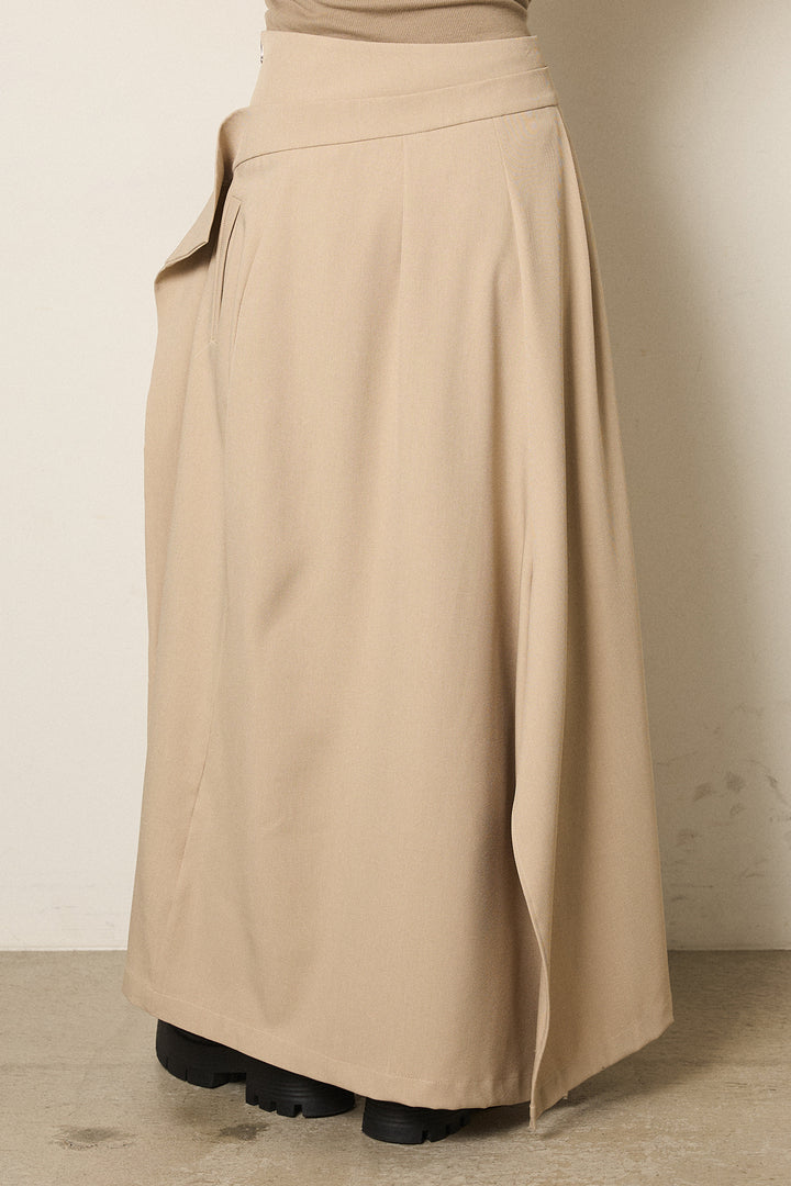 変形シルエットスカート